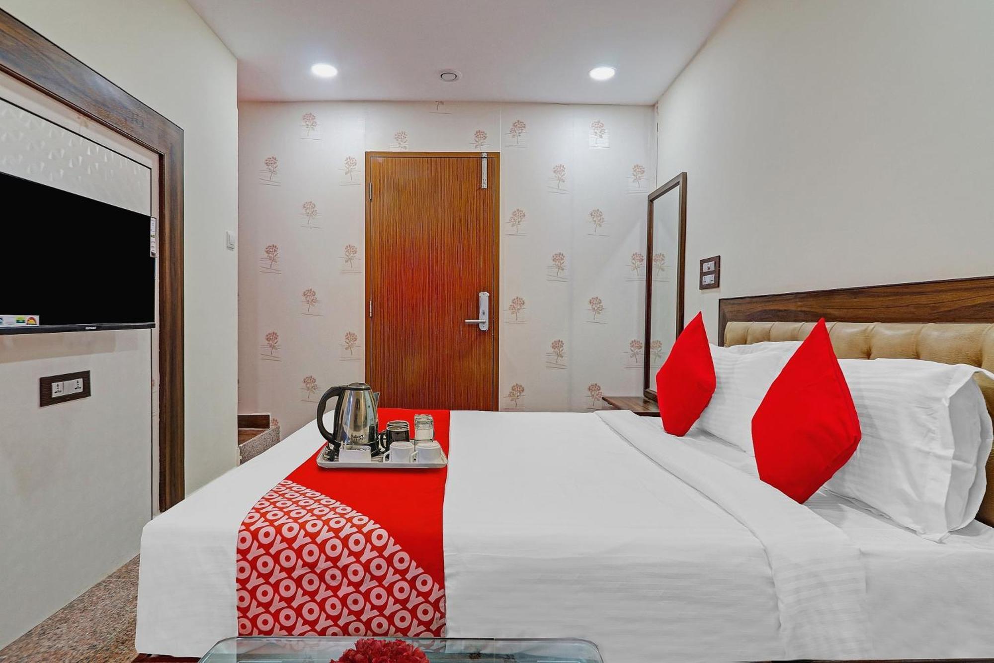 Heavens Inn Near Rasoolpura Metro Station ไฮเดอราบัด ภายนอก รูปภาพ
