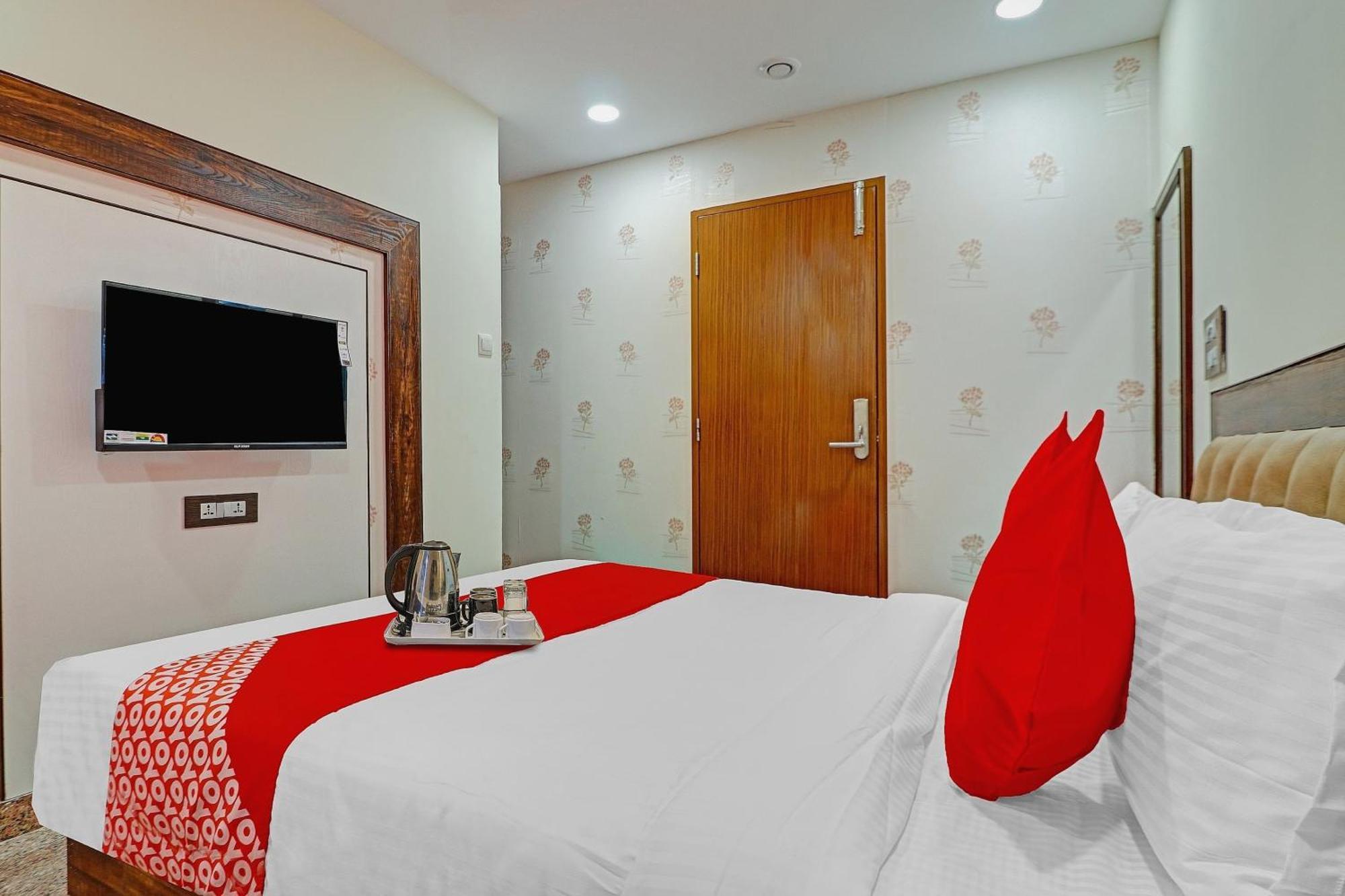 Heavens Inn Near Rasoolpura Metro Station ไฮเดอราบัด ภายนอก รูปภาพ